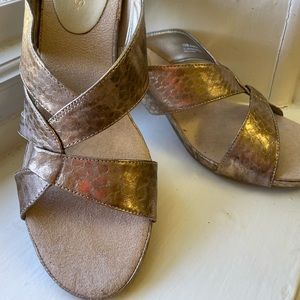 Aerosoles size 10 heeled sandal.